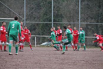 Ayberk Aydogan beim Freistoß
