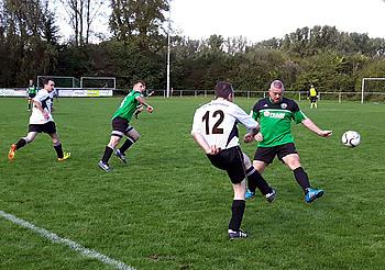 SVM Reserve gegen die Wintersdorfer Reserve auf Augenhöhe SC Wintersdorf II - SV Michelbach II 1:0 (1:0)  SVM Reserve nach guter Leistung knapp unterlegen Nach einem guten und kampfbetontes Spiel unterlag die SVM Reserve denkbar knapp und etwas unglücklich gegen Wintersdorf mit 1:0. Im ersten Spielabschnitt hatte Hannes Seeger und zwei Mal Arnd Schwerdel gute Führungsmöglichkeiten leichtfertig auf Michelbacher Seite liegen lassen. Wintersdorf dagegen machte es besser und erzielte etwas glücklich in der 55.S