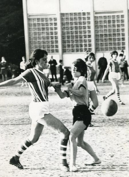 SVM Damen auf dem Hartplatz in Michelbach im Herbst 1968