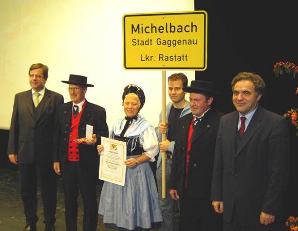 Michelbach erhält im Jahre 2003 die Goldmedaille zum Thema „unser Ort soll schöner werden“