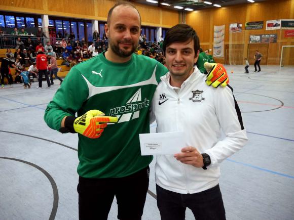 Jochen Hertweck rechts und im Tor Adis Ferhatovic vom SV Michelbach