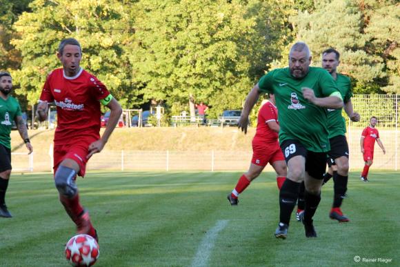 3. SVM Mannschaft um Christian Maier (Rechts) verteidigt mit Heimsieg die Tabellenspitze