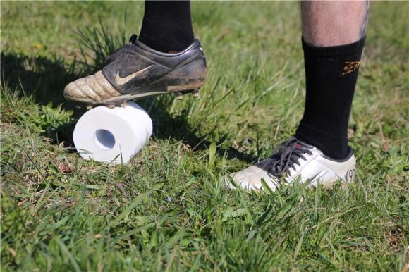 SVM Aktiven vom den Damen des SV Waldprechtsweier zur Klopapier Challenge nominiert