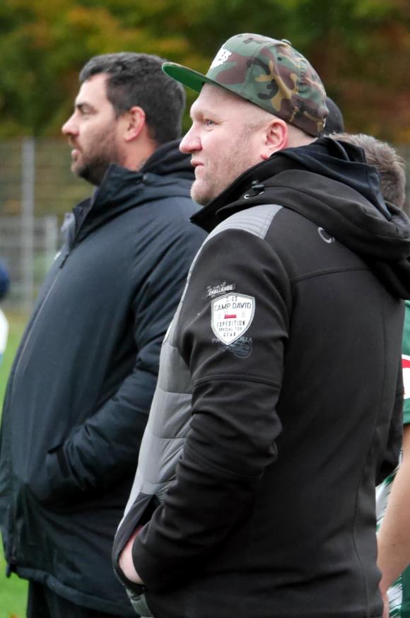 Die beiden SVM Trainer Dennis Kleehammer und Damian Stebel müssen sich vor dem 1. Spiel warm anziehen 