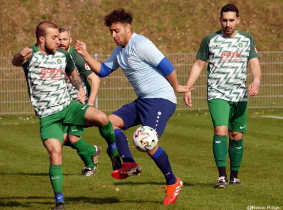 SVM im MURGTEL-Stadion um Florin Didea (links) gegen Niederbühl siegreich