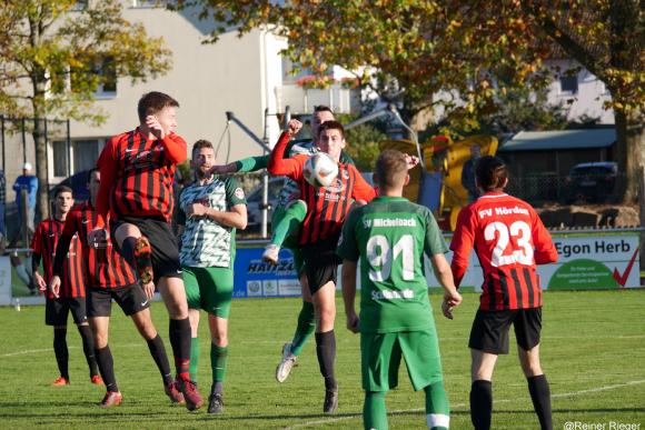 Packende Zweikämpfe im Derby in Hörden