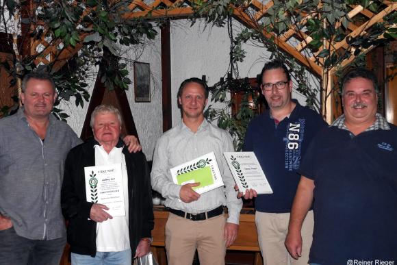 Auf dem Bild von links: 1. Vorsitzender Reiner Rieger, Ehrenmitglied Wolfgang Dürr, Matthias Herm, Thomas Rieger, 2. Vorsitzender Kai-Uwe Siebert