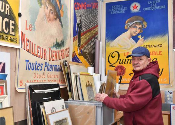 Reklame auf alten Schildern: Mehr als 10.000 Objekte beherbergt die alte Lagerhalle des ehemaligen Raiffeisenmarktes in Gaggenau- Michelbach. Foto: Veronika Gareus-Kugel