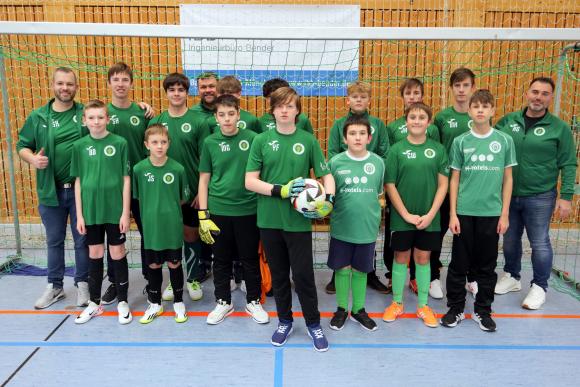 Die jüngeren Kids mit ihren Trainern vom SV Michelbach vor dem 2. Einlagespiel