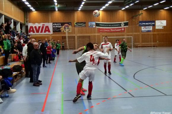 Packende Spiele auf dem Hallenboden beim Jubiläumsturnier in Ottenau