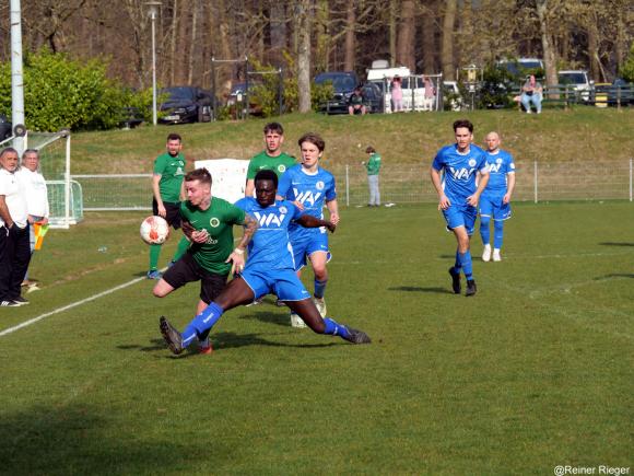 SVM um Torjäger Livan Madalin entscheidet das Heimspiel gegen Baden Oos im 1. Abschnitt